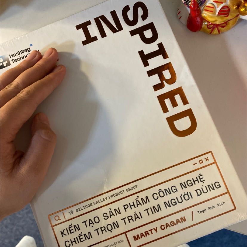 Biết Inspired từ lâu nhưng nay có bản tiếng việt mới được đọc. Nội dung cuốn này cực kì thực tế, có thể học tư duy làm sản phẩm từ chính các công ty công nghệ nổi nhất như Microsoft, Netflix, BCC,... nxb nên ghi chú thêm các từ tiếng anh chuyên ngành bên cạnh để người đọc dễ hiểu hơn nhé. Nội dung hay nên có thể bỏ qua 1 số lỗi biên dịch. 8,5/10