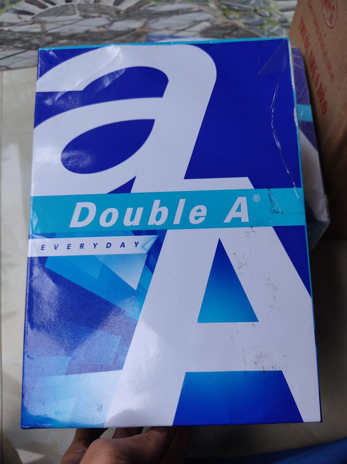 Hàng mua 1 thùng mà giao 5 lốc ??? Lốc giấy thì cũ mèm rách, năm sx 2021. Không đúng mô tả gì hết. Đề nghị Tiki giải quyết. Trước mắt cho 1 sao