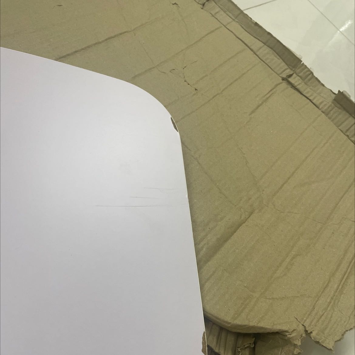 Quá tệ,bàn tróc,móp mặt bàn,không bao giờ mua hàng bên cửa hàng này nữa,mua 3 món lỗi hết 2 món,và còn kệ ti vi nữa sẽ không nhận