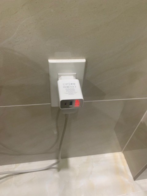 Giao hàng nhanh.
Sp đẹp, chắc chắn. Sạc nhanh