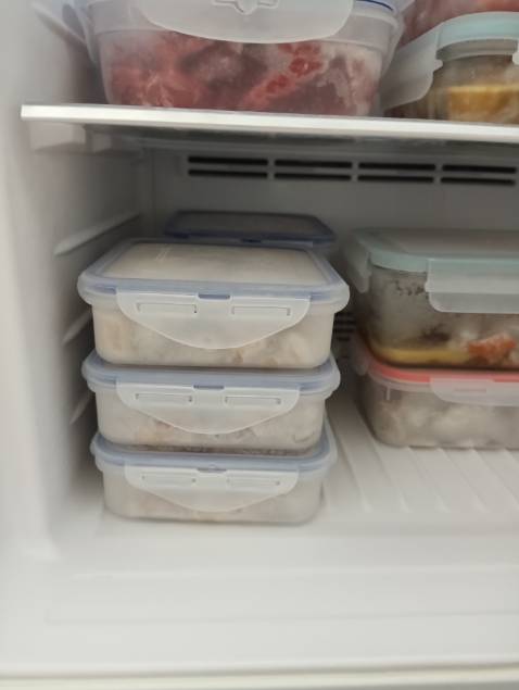 Hộp nhỏ, dáng mỏng dẹp nên thuận tiện trữ đông cho gia đình ít người hoặc độc thân. Giá bán hơi cao, khi nào giảm giá sẽ mua thêm