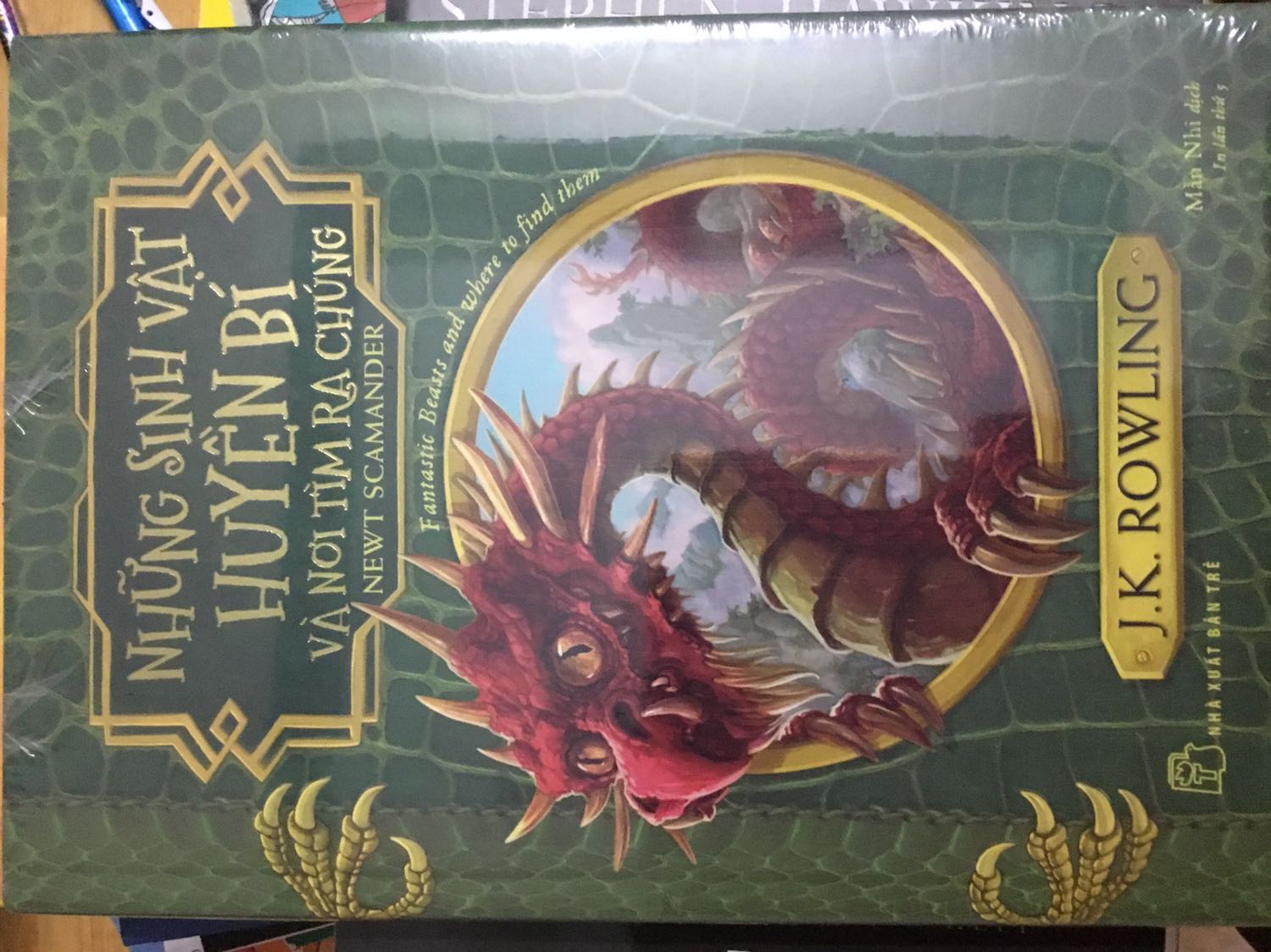 Sách giao nhanh chóng, bọc cẩn thận, chu đáo. Người đọc Harry Potter thì không thể bỏ qua tác phẩm này.