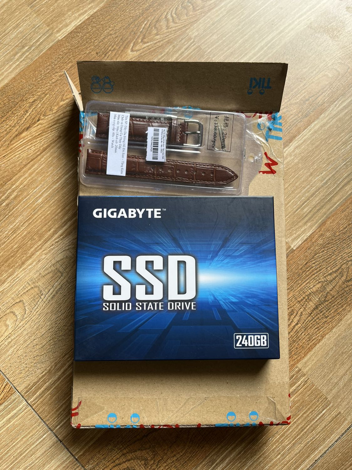 Tiki đóng gói cẩn thận, may mắn mình mua được giá tốt lại kết hợp được ctkm nên giá rất cạnh tranh. Chỉ tiếc là 2 đơn hàng gần đây Tiki giao hàng chậm hơn so với thông báo trên app. Hàng đã nhận, chưa kịp sử dụng nên tính sau về chất lượng nhé!