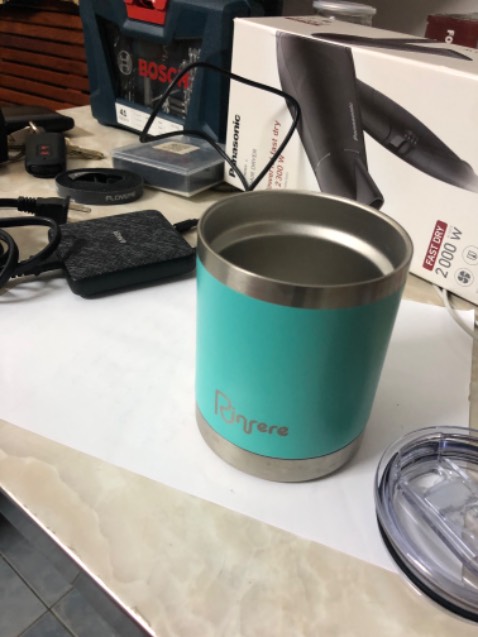 Thiết kế đẹp mắt. Ly gọn nhẹ. Có điều ly đổ mồ hôi khá nhiều nên rất bất tiện. 
Các bạn chú ý nên nấu nước ấm rồi tráng qua ly sẽ thấy rất nhiều mạt inox inside.