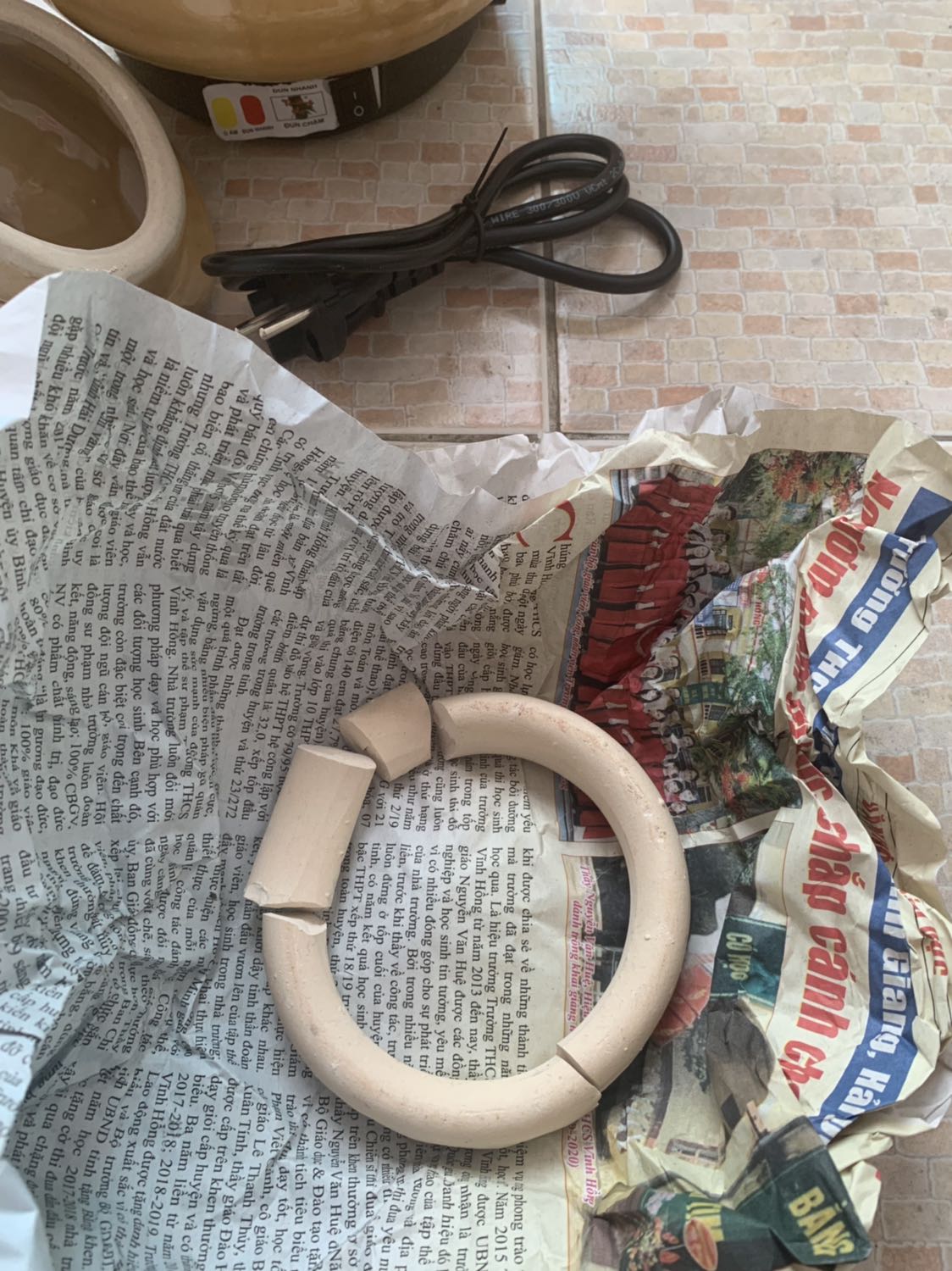 Hàng giao nhanh. Ấm thuốc hoàn thiện ko tốt lắm, nặng, phù hợp giá tien. Giao hàng bị vỡ vòng cô đặc, ko biết có dc đền vòng mới ko?