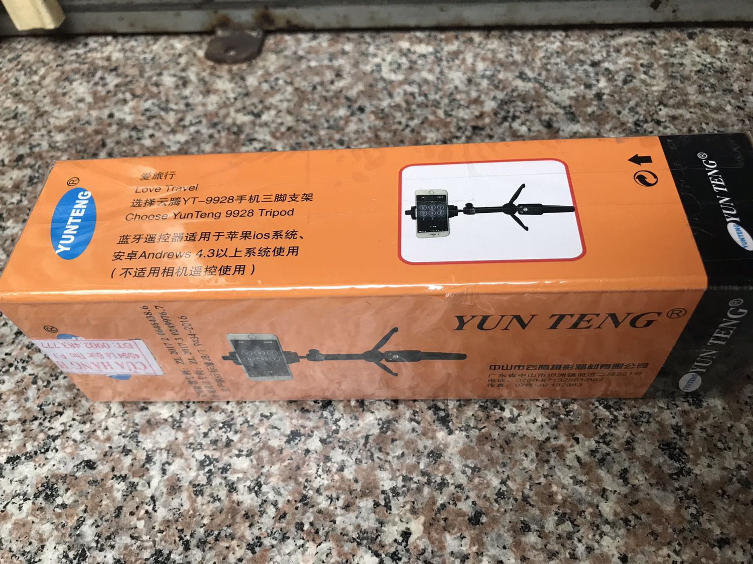 Hơi ngắn 1 chút so với mong đợi nhưng hàng cầm rất chắc tay, chi tiết hoàn thiện tốt so với mức giá. Remote nhạy, kết nối bluetooth nhanh. Có điều remote giao cho mình dùng 2 pin 3v, không phải pin sạc như trên quảng cáo.