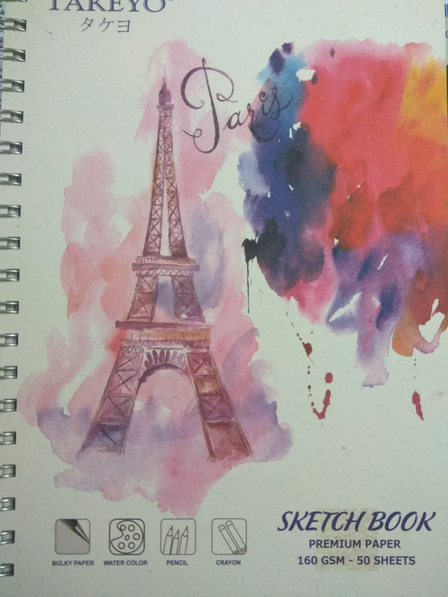 Ưng quá cơ! mình thì cũng ko câu nệ, giao màu ngẫu nhiên mà, sao cũng được. Nhưng mà Tiki chọn cho mình hình và màu bìa ưng quá, nữ tính. Mình thích cực kỳ luôn. 
sản phẩm đóng gói cẩn thận đẹp chắc chắn. 
Chất giấy cứng cáp, mịn, phù hợp với việc mình vẽ chì. mua quyển này lưu lại được các bức vẽ.  ????