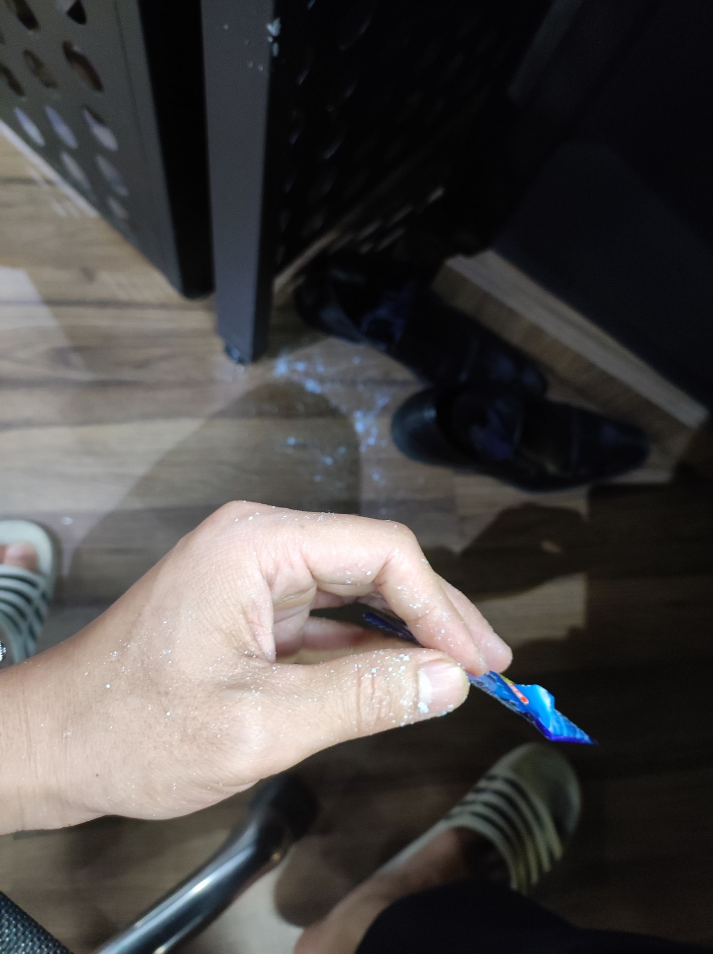 Chưa sử dụng chưa biết chất lượng, nhưng đặt 30 viên (30 gói) thì có 7 gói bị vỡ vụn như cám, bóc ra bắn tung toé.