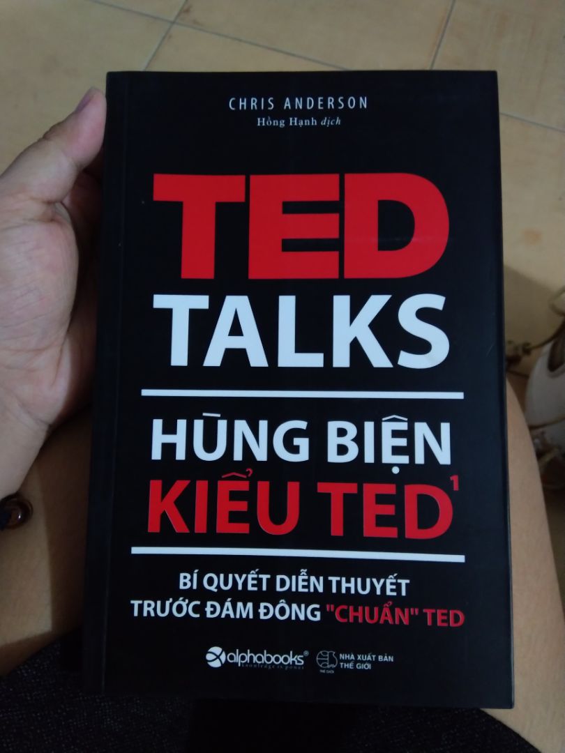 - Nghe nói quyển này bổ ích nên t quyết định mua. Đọc qua phần mục lục thấy khá hấp dẫn, logic ạ. Sách sạch sẽ, đẹp.
- Shipper hơi kỳ cục. Lúc gọi giao hàng t bảo đợi 5-10p thôi (đang wc). Đã nói tránh rồi mà cứ hỏi chị làm gì ạ x N lần :))))
- Mua sách của Tiki vì luôn tin tưởng là sách không bị fake ♥️