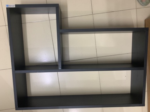 Kệ chỉ có 3 lỗ thay vì 4 lỗ làm sao để bắt chắc chắn vô tường shop ?