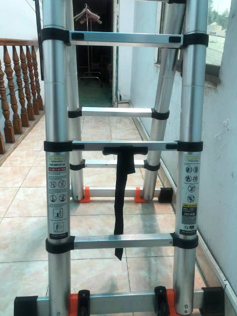 MUA VỀ SỬ DỤNG TỪ NGÀY 1/10/2020 DẾN HOM NAY LÀ 10/8/2021 RẤT ÍT XÀI CÒN NHƯ MỚI, ĐẢ BỊ LỖI KHÔNG GẬP GỌN ĐƯỢC, LẪY CẦN GẠT XẾP THANG BỊ LỖI !!! CẦN BẢO HÀNH THÌ LIÊN HỆ AI?