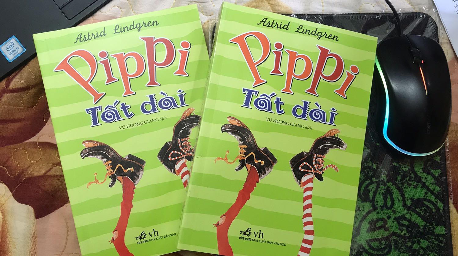 Sách còn mới, vết bẩn trên bìa và cấn ở mép sách có lẽ là do để kho hoặc giá. Giấy bên trong hơi mỏng, thấy được chữ mặt sau, có nhiều hình minh họa sinh động, chất lượng ổn. Nội dung cuốn này được review hay, săn được sale 50% nên đặt 2 cuốn đem tặng học sinh. Tiki giao hàng nhanh khủng khiếp luôn ^_^