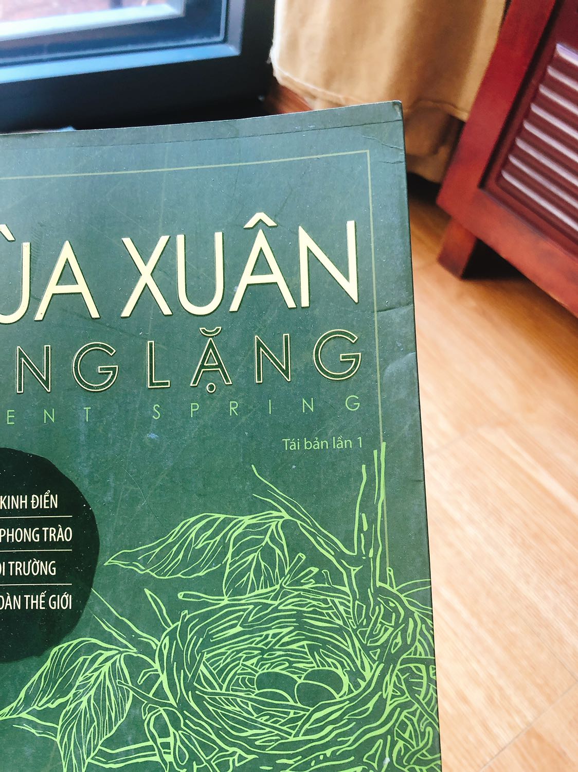 Ko biết đến bao giờ tiki mới cải thiện đóng gói, quăng sách vô cái hộp rồi kệ, ki bọc lót gì sách gãy gập móp méo