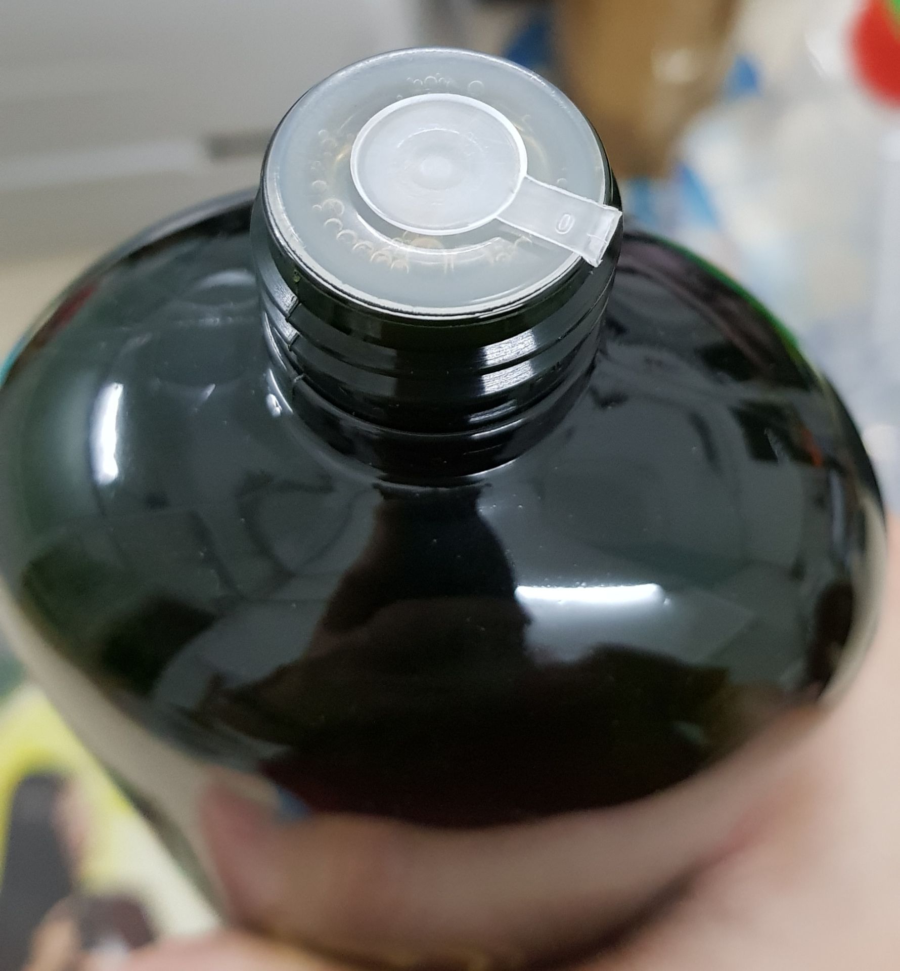 mở nắp ra dầu gội thơm mùi thảo dược ?
đọc review thấy dầu gội sử dụng ok nên mua dùng thử.
mong là có kết quả như mong đợi.