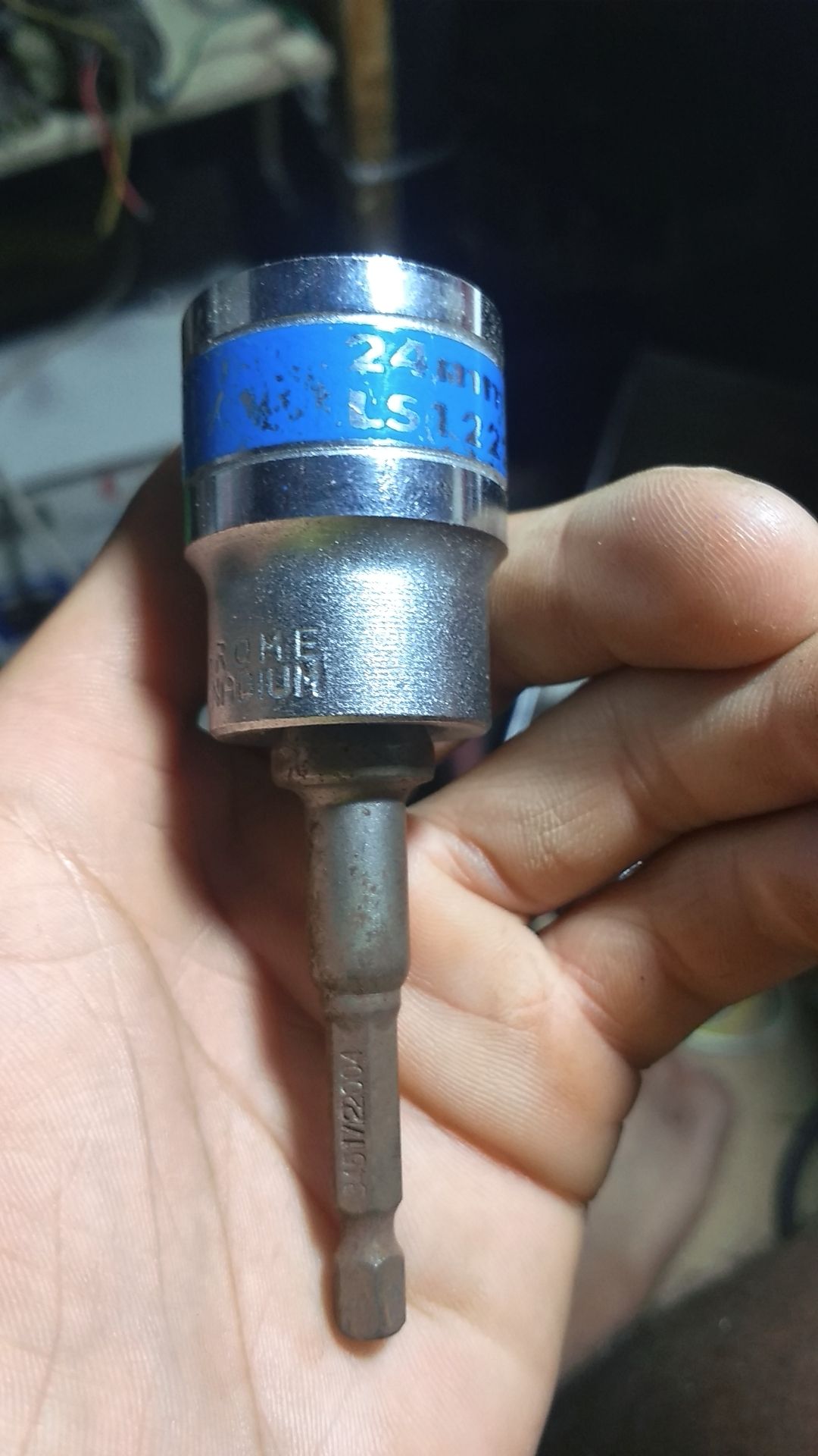 hàng xài ok lấy đầu bắn đầu táng mở ốc trong máy xe tải mà không bị sao không bị trầy quả là đồ ngon rất ok