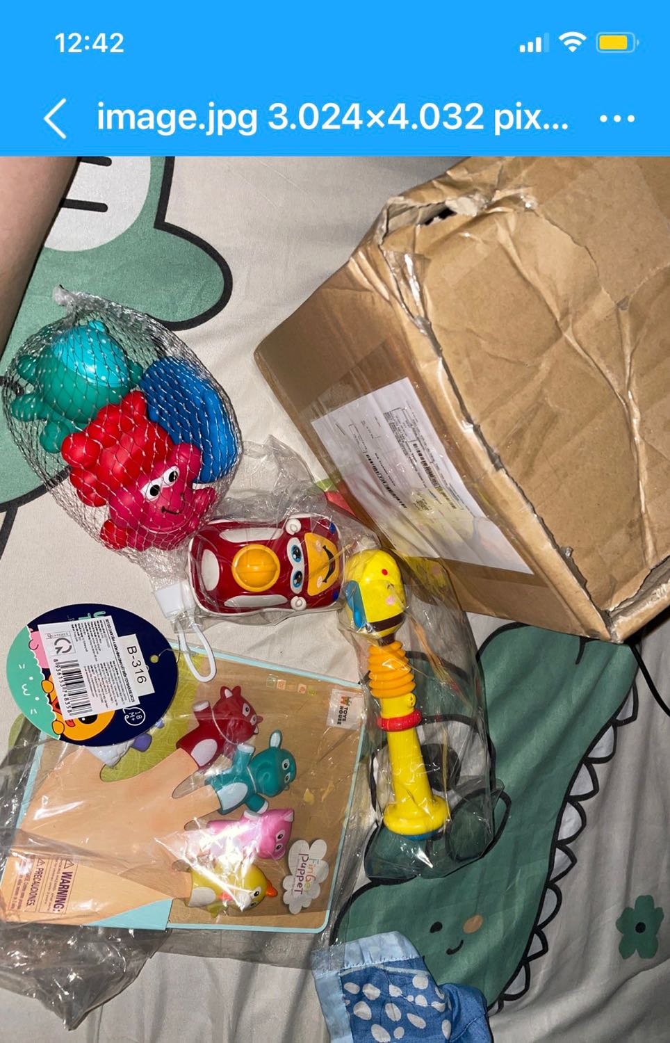 Đồ chơi dễ thương, nhìn rất đẹp. Mình lớn rồi còn thích nói chi con nít. Mng nên mua shop này. Canh flash sale có nhiều món cực rẻ nah hihihihihi hihihihih hihihihihi