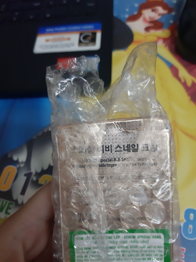 Vừa mở sản phẩm đã thấy dấu hiệu bị bóc vỏ trước. như kiểu ai đó đã mở hộp ra rồi vậy