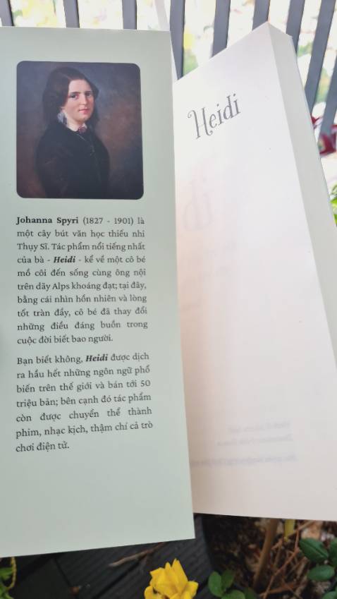 Heidi - cuốn sách viết cho trẻ con và những người yêu trẻ con
Một cuốn sách viết về những ngày tháng đầy màu sắc của một em bé 8 - 9 tuổi và những phép màu yêu thương. Chuyện viết về trẻ con nhưng chất chứa nhiều thông điệp dành cho cả những người yêu trẻ con. Luôn có niềm tin và luôn cố gắng rồi mọi chuyện tốt đẹp sẽ tới.
Có một đoạn viết về cảnh gặp lại giữa ông nội và cháu gái, tuy không mô tả nhiều nhưng lại khiến mình xúc động. Có lẽ tình thân là liều thuốc chữa lành những vết thương một cách nhanh chóng và hiệu quả nhất. 
#heidi