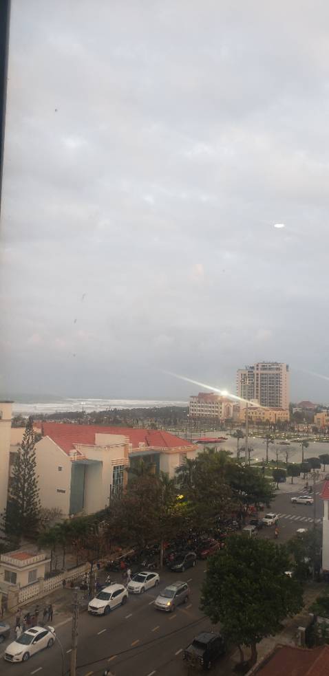 Dùng tạm đươc, mòn thay cái.khác,tiền nào của đó.