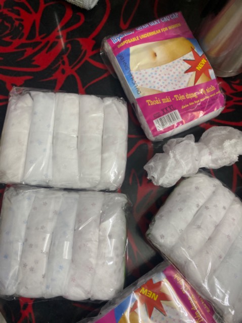 Hàng không giống hình tôi đã chọn. Loại tôi chọn là quần vải cotton.Yêu cầu Tiki giải quyết vấn đề giúp. Tôi rất không hài lòng