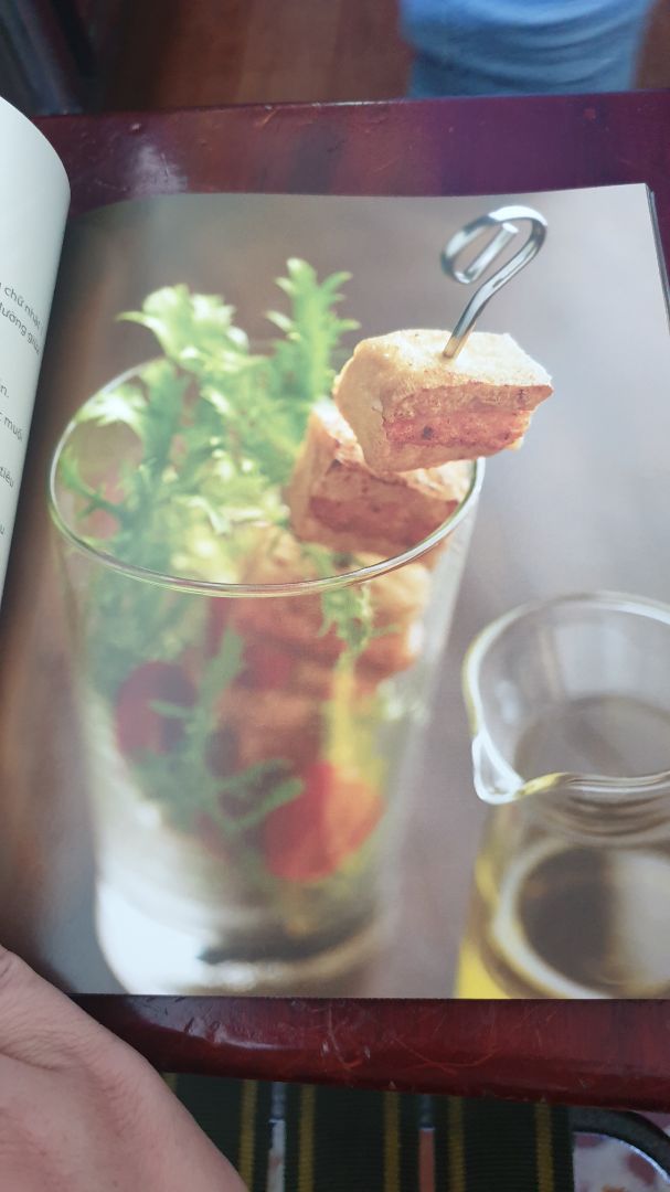 sách bìa đẹp.noi dung mới lạ.nên mua để có những món ăn mới lạ cho gia đình