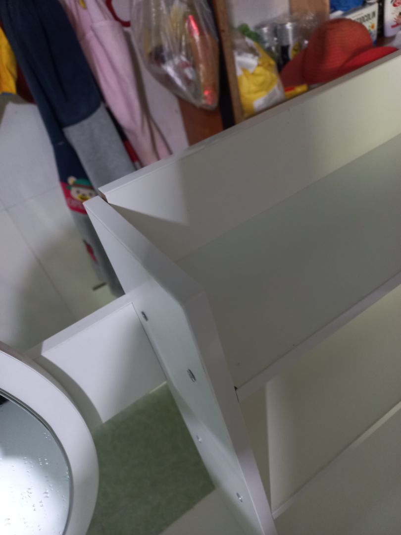 sản phẩm có trầy xước, nhận hàng nhìn thấy to so với hình ảnh, chân cũng khá cao, nhưng so với giá thì khá ổn, nhìn cũng ok lắm, nên mua