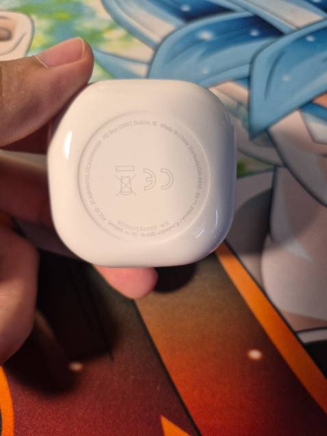 Thích nhất là sự đồng bộ chuyển đổi giữa đt và tablet, kết nối nhanh, nhiều tính năng hay ho, nhưng về chất âm thì bình thường nha