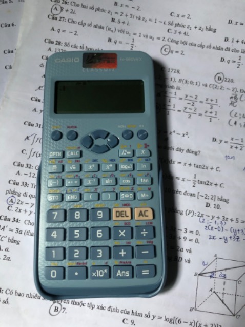 ưng lắm ạ. Lúc mới nhận hàng có *** đến câu 35 của đề thi thptqg, thấy oki lắm mng, kết quả hiển thị nhanh. Mình có thử bấm shift solve của mấy công thức dài ngoằn của Lý thì cũng hiển thị nhanh lắm. Bàn phím cũng nhạy, lướt như gió luôn í hihi. Màu máy thì đẹp cực :33 Có thử *** tem chống giả và kích hoạt bảo hành được ạ. Không biết dùng lâu thì như thế nào, nma hiện tại thì thấy rất hài lòng ạ