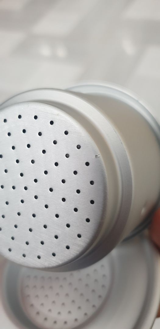 trầy xước nhẹ mặt dưới, nhìn chung là hài lòng