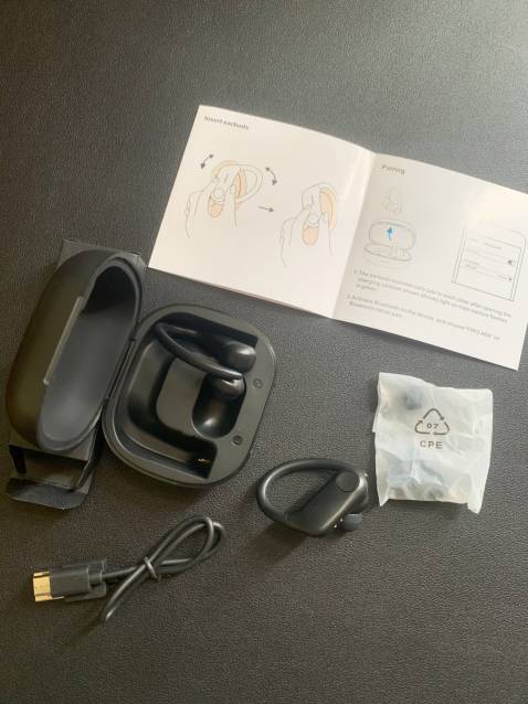 Mình đã trải nghiệm 1 tuần và ngồi lên đây nhận xét. Đáng đồng tiền bát gạo bạn nhé: TIki giao hàng đúng chuẩn; sản phẩm nghe êm tai, tiện lợi để nghe sách nói; nhạc để tập thể dục, nghe anh văn ...vv.
Sản phẩm ship đến không bị mố méo, cìn nguyên seal,có đầy đủ các phụ kiện như miêu tả. Chất lượng âm thanh tốt, bass mạnh.
Tiki giao hàng nhanh, gọn...
Ai đã có ý định thì mua ngay nhé