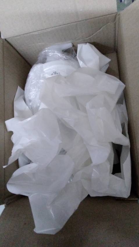 Shop đóng hàng rất kỹ, chai dầu gội 0 bị bể hay nứt. Dầu gội Clear bạc hà đã xài, có hiệu quả, thơm bạc hà, khi gội cảm giác mát da đầu, phải xài thêm dầu xả tóc mới mượt 0 khô. Trên trang ảnh QC, mua 219k là có quà tặng là khăn tắm, nhưng mình 0 thấy quà.