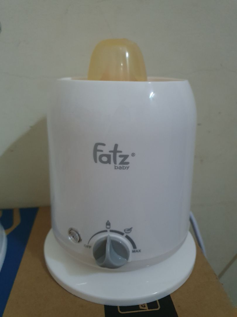 Giao hàng nhanh, đóng gói chắc chắn. Máy hoạt động ấm sữa tốt, dễ sử dụng. Còn chức năng hâm đồ ăn thì mình chưa dùng. Có khay vắt nước cam bằng tay. Nên mua để tiện hâm sữa cho bé, giá thành phù hợp. Có điều chỗ đánh dấu 110ml nước tiệp với màu nhựa nên khó nhìn. nếu Nhà SX đánh dấu màu sẽ nhìn rõ hơn.