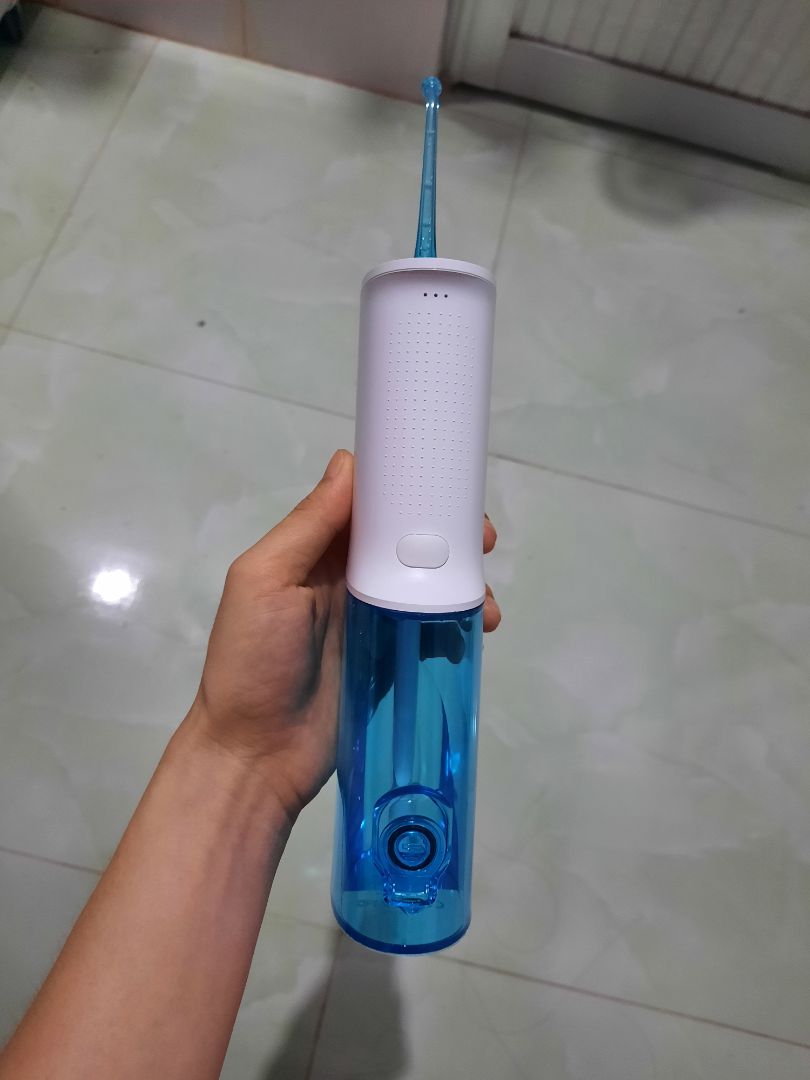 vòi mạnh, xịt rất sạch răng. mình rất thích. phần tiếp giáp màu xanh với trắng hơi bị rỉ nước nếu để nghiêng, điểm trừ chổ đó. đợi giao hàng mệt luôn 16 ngày vòi mạnh, xịt rất sạch răng. mình rất thích. phần tiếp giáp màu xanh với trắng hơi bị rỉ nước nếu để nghiêng, điểm trừ chổ đó. đợi giao hàng mệt luôn 16 ngày