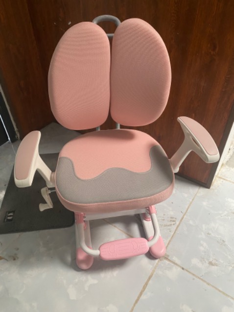 ghế rất đẹp và chắc chắn , có tay quay điều chỉnh độ cao rất tiện . ghé bọc đệ vải lưới trông rất đáng tiền