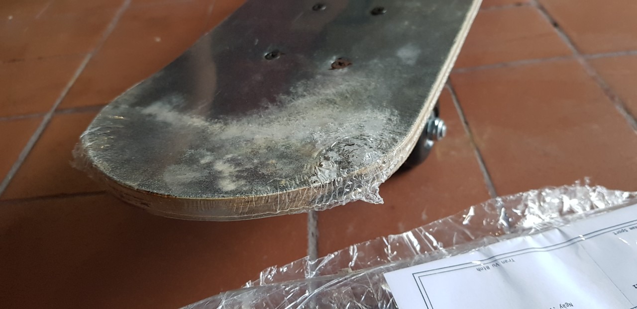 Shop Đại Nam Sport giao hàng cũ, mốc trắng.
Mặt chống nhám bị bong tróc ngay khi chạm vào.
Đang chờ Tiki xử lý đổi trả. (Nhân viên Tiki rất nhiệt tình, đánh giá cao!)