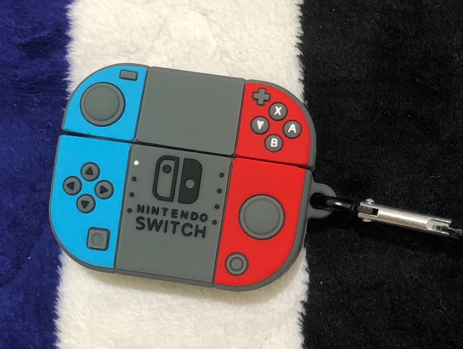 Ốp chất lượng lắm, dễ thương nữa, có thêm 1 cái móc rất tiện