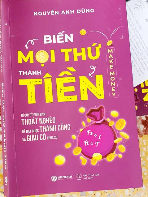 Khen cho tên sách, tên sách đã tạo nên sự hấp dẫn người đọc khi chưa đọc nó. Cũng khen cho người viết trẻ của Việt Nam. Nội dung sách không quá đặc biệt. Đọc ủng hộ tác giả.