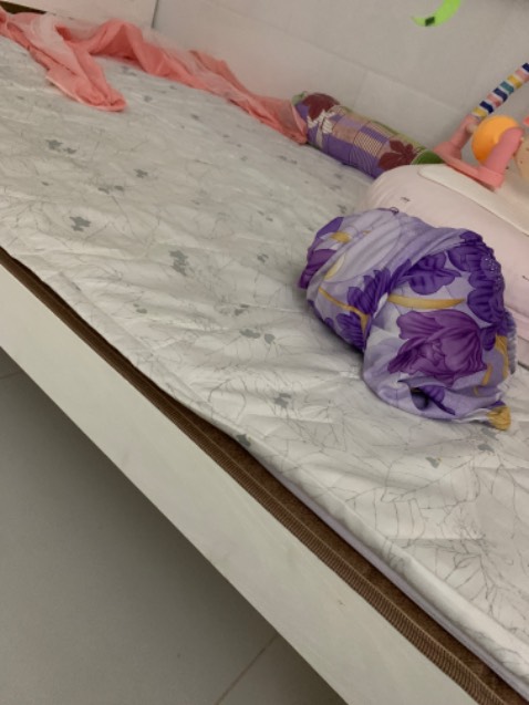 Không mát lắm, chất liệu k êm