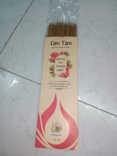 Sản phẩm dễ sử dụng sản phẩm đốt lên cũng có mùi nhẹ thôi không phải thơm mùi hoa sen tại vì sản phẩm làm từ đài sen cho nên không có thơm mùi hoa sen