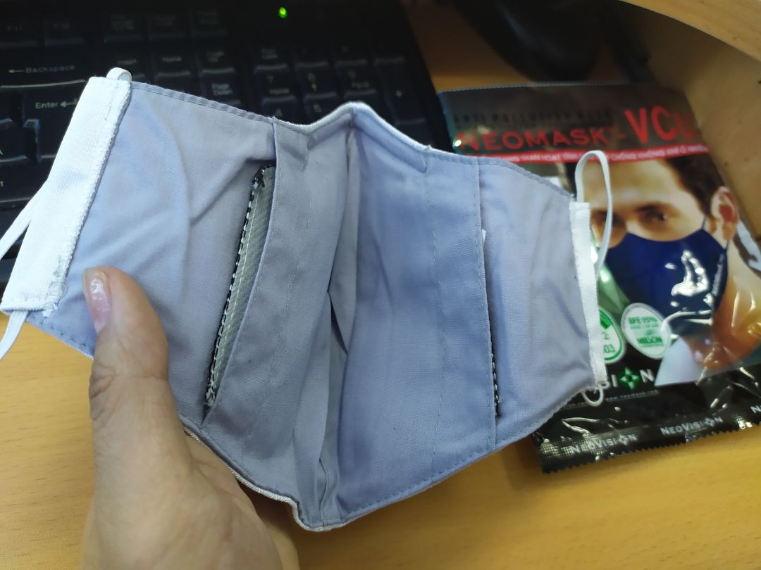 tikinow giao nhanh cấp kỳ luôn, khẩu trang hơi to, cột rút lại thun mới đeo vừa. chưa chạy ra ngoài chưa biết rõ lợi hại ra sao ???