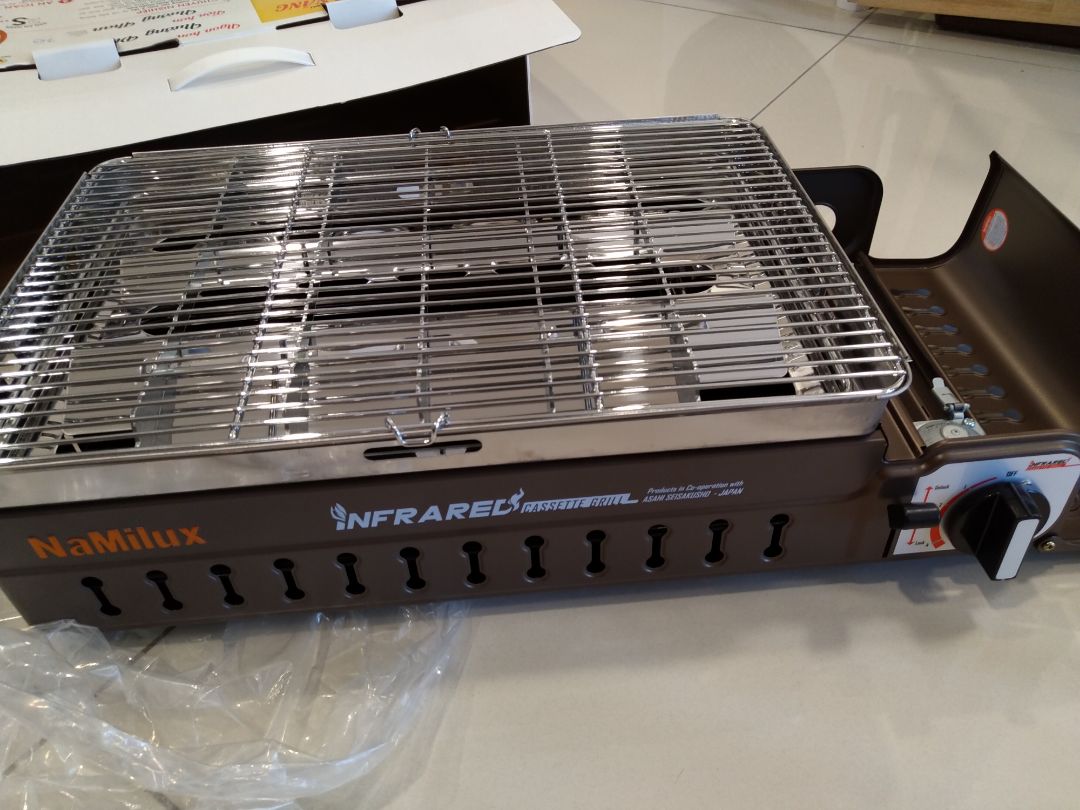 Xài nướng đủ 4 người ăn cùng lúc. Lẩu thì xài bếp từ cho lẹ.