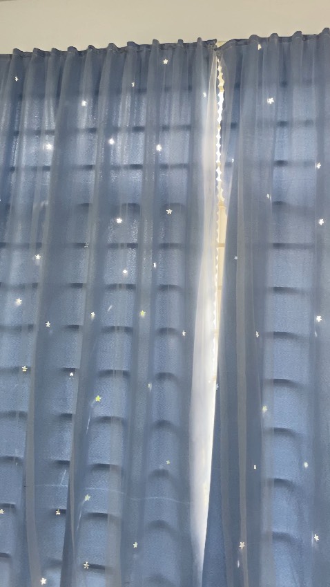 Rèm xinh lắm ạ, chắn sáng tốt mà vẫn đẹp, keo chắc chắn