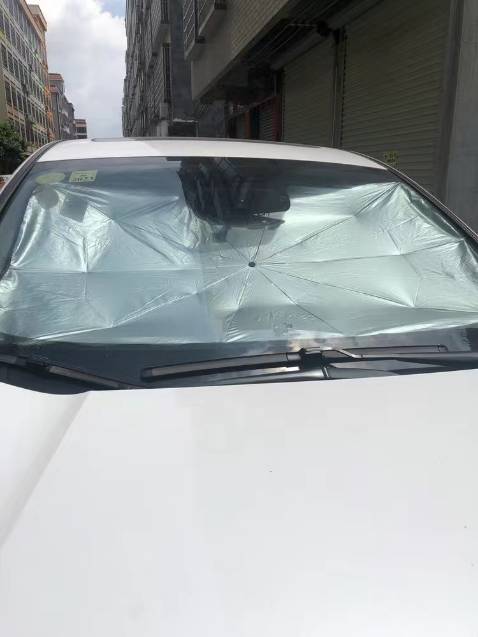 Ô dùng rất thích, lớp vải tráng bạc đặc như mô tả, không bị lỗ chỗ như cái ông bạn tôi mua.Che nắng tốt. Dùng mà bền nữa thì 10 điểm