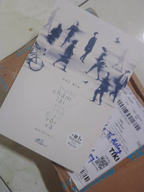 Giao hàng nhanh hơn dự kiến và đóng gói sách cẩn thận, không bị chày xước hay bị nhăn gì hết . Nói chung là hài lồn🥰🥰🥰🥰🥰