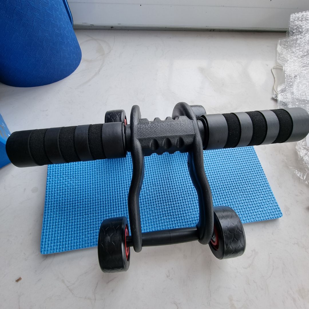 hộp đóng khá kỹ sản phẩm mới, đối với các bạn từ 80.90kg thì ok, hơn thì nên chuyển con lăn 1 bánh vì con lăn 4 bánh này tải chịu của nó nhìn hơi mỏng manh