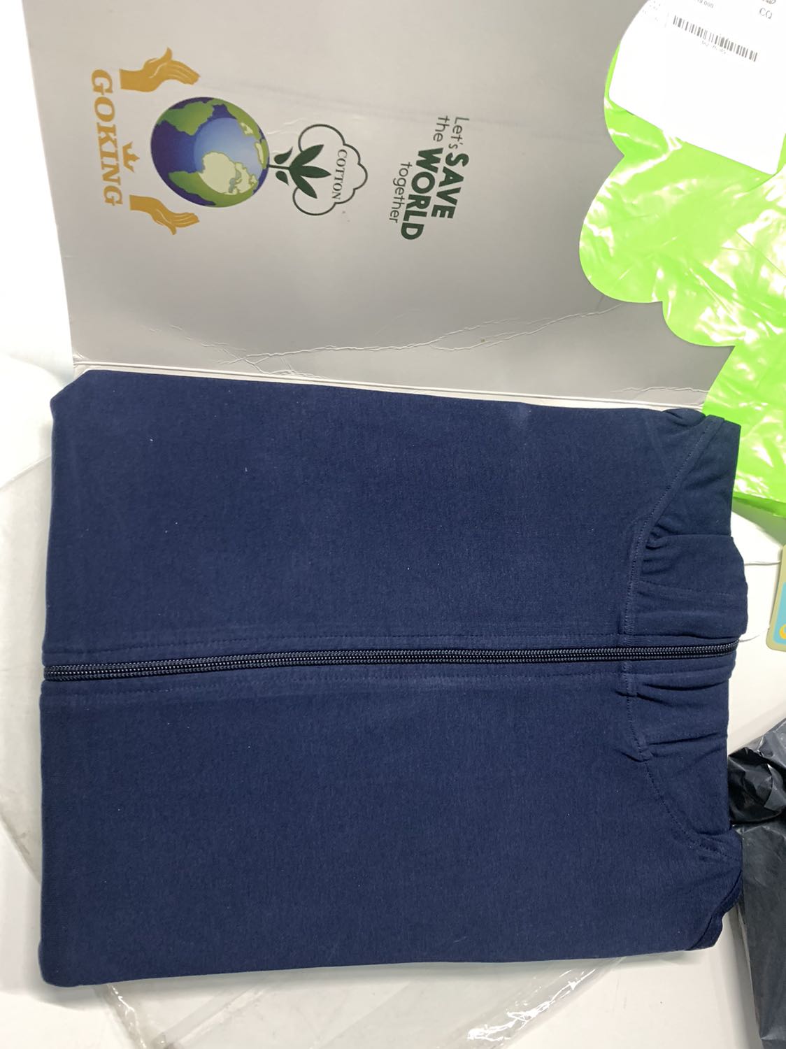 Áo đẹp từ trong ra ngoài, từ vải  đến phụ liệu và đường may. Ủi ép phẳng lỳ tươm tất hàng ở shop. Uy tín, đáng mua nha quý khách