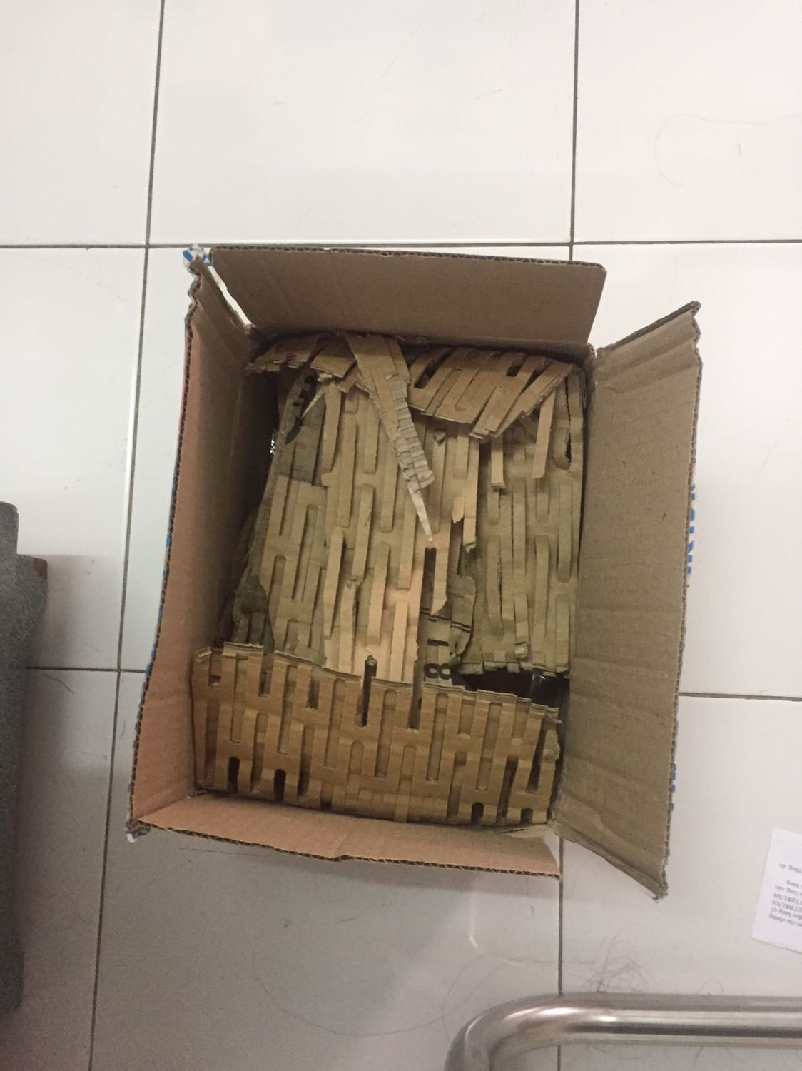 Mùi hương rất thơm, dưỡng ẩm và phục hồi tóc rất tốt. Đóng gói kĩ càng cẩn thận lắm. Sản phẩm nguyên bệnh.