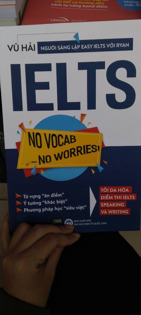 Giao hàng cực kỳ nhanh, chờ 1 ngày, chừng 20 tiếng là hàng đến tay rồi. Sách mới, về nội dung theo mình thì hơi dở á