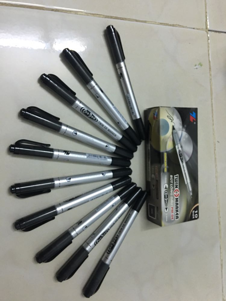 - Dịch vụ: giao hàng đúng hạn, shipper thân thiện.
- Sản phẩm: chất lượng về các loại bút của Thiên Long thì không còn gì bàn cải nữa rồi. Màu mực chuẩn, khi viết ra đường nét mực rất đẹp, không bị lem như nhiều loại bút khác.
Phải nói là cực kì, cực kì hoài lòng luôn, từ lúc bé xíu đến bây giờ mình vẫn luôn xài bút của Thiên Long và sau này cũng vẫn vậy. 
Cám ơn Thiên Long đã cho mình những trải nghiệm tốt nhất!