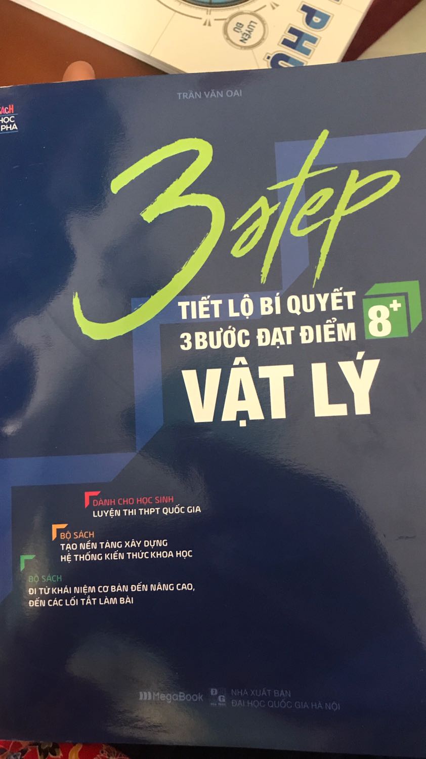 Sách đẹp lắm, dày, đầy đủ nội dung ôn tập.
Bài tập vận dụng hay, có cả lời giải chi tiết